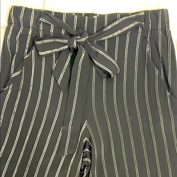 Aritzia Wilfred Faun Crop Pants Black With White Pinstripe - Picture 3 of 7